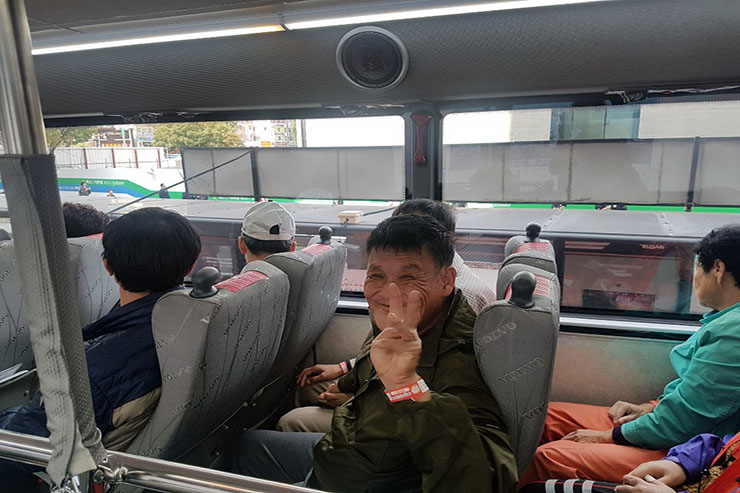 부산시티투어 내부모습.jpg