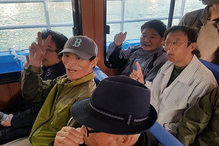 와현유람선 내부모습.jpg