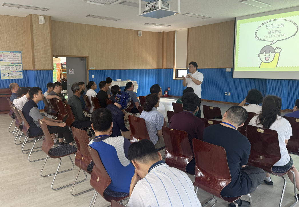 성인2팀의 자치회의 진행 모습입니다.