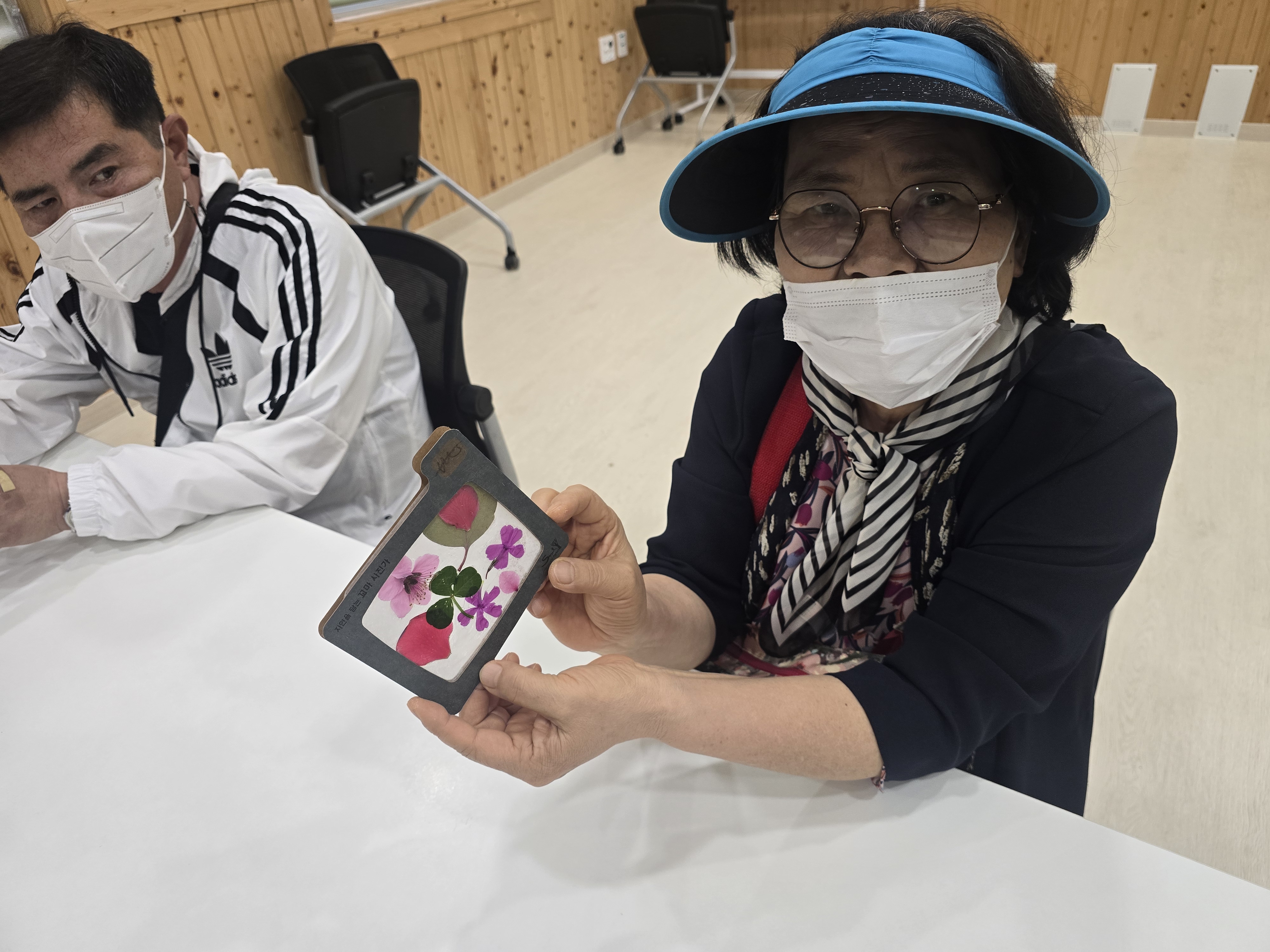 완성한 압화액자입니다.