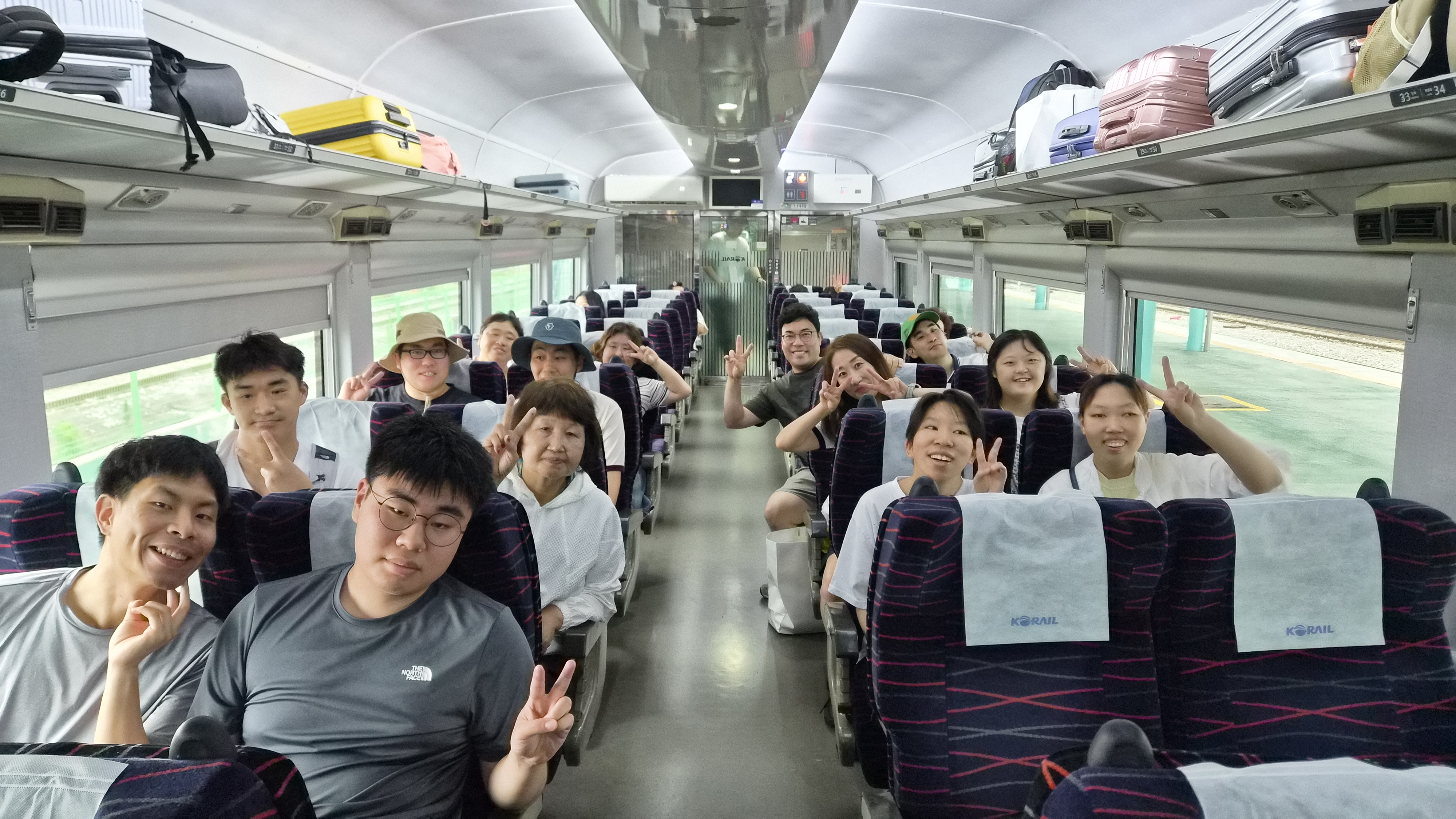 부산으로 가는 기차안에서 찍은 사진입니다.