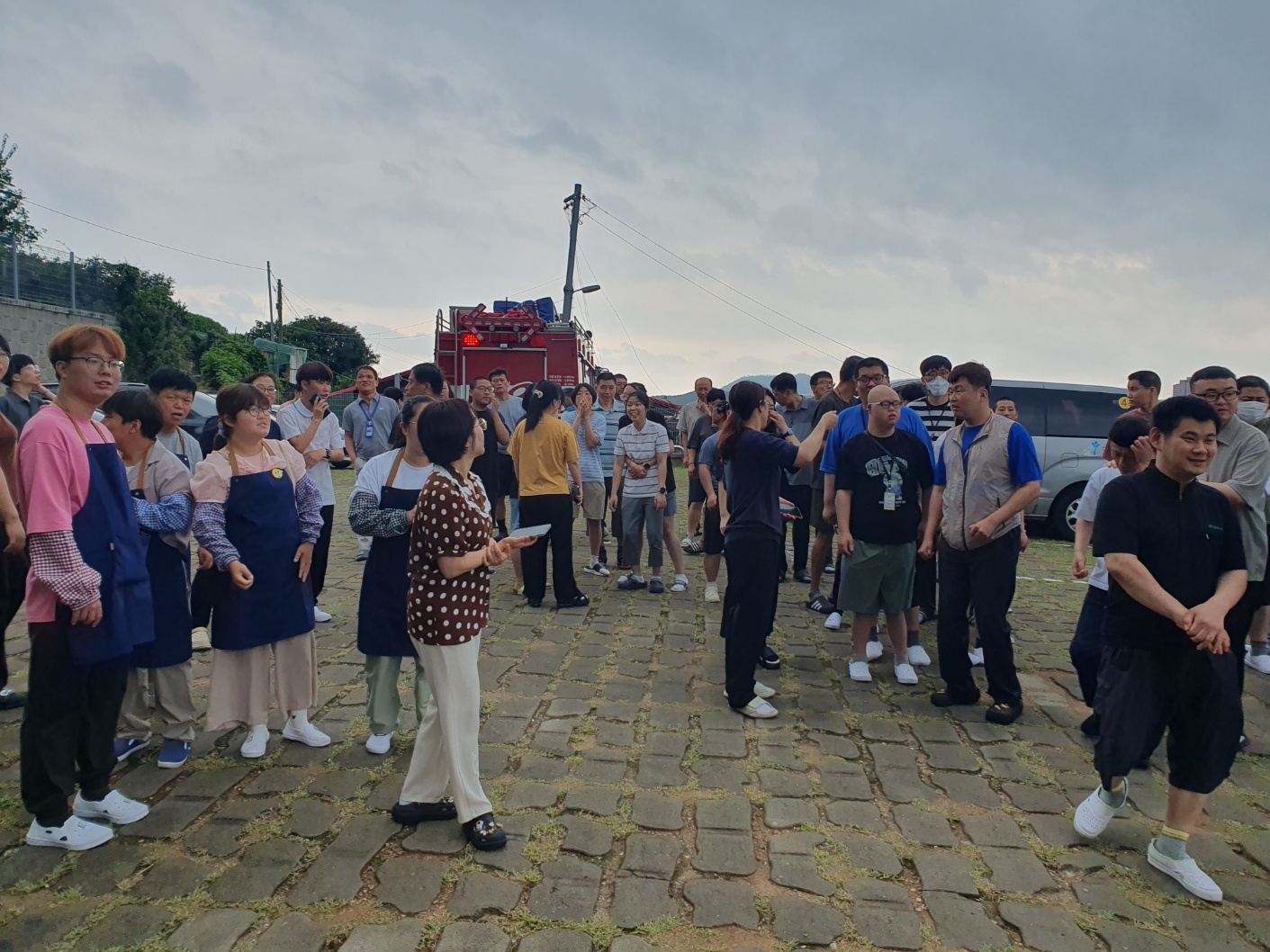 대피장소(주차장)로 대피해있는 모습입니다